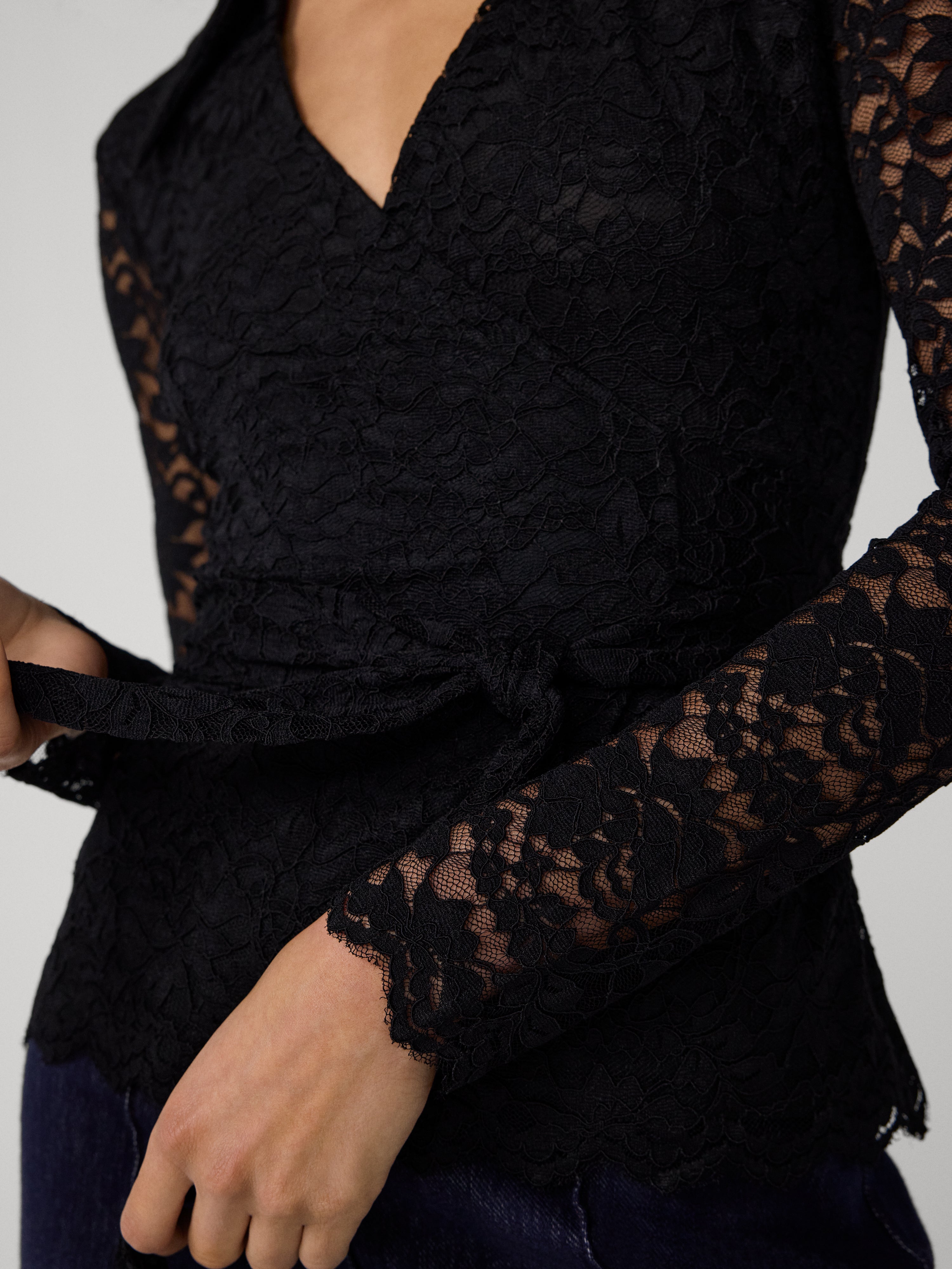 PERFECT WRAP LACE TOP